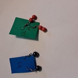 Set of two dangling earrings